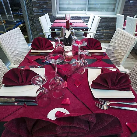 Lejlighedshotel Kleopatra Tower 2*